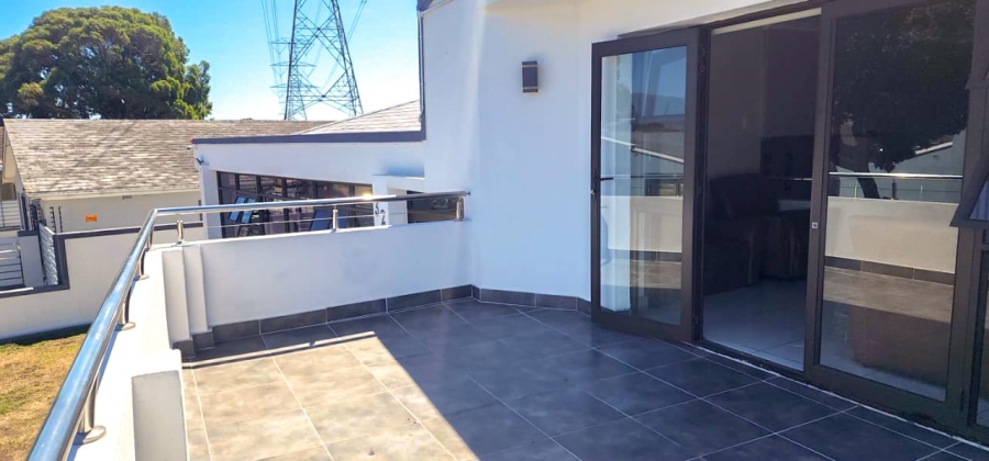 5 Bedroom Property for Sale in Newfields Western Cape